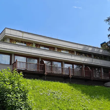 Hostdomus - Sansicario R4 Apartament *